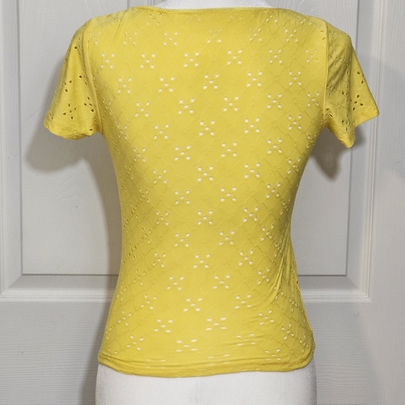 AMBIANCE Adorable Womens Short Sleeve Top, Bright Yellow, Sz M- Fits Tight - Picture 3 of 8